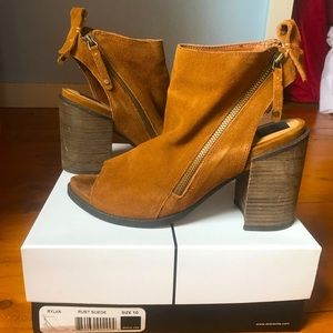Dolce Vita size 10 womens booties in box.